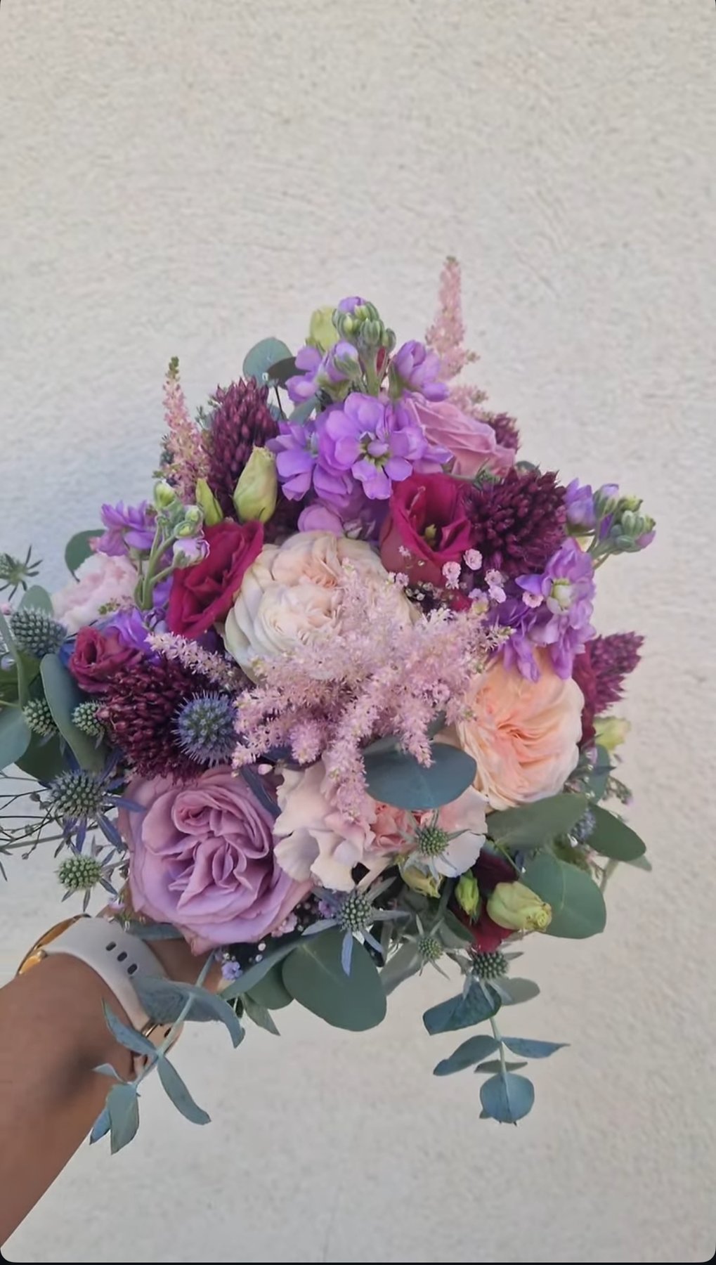 Brautstrauß in Lila und Flieder mit Edeldistel