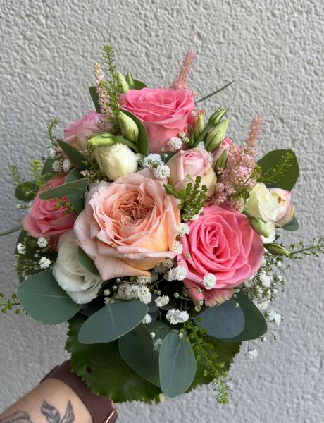 Brautstrauß mit Rosen in Rosa und Aprikot