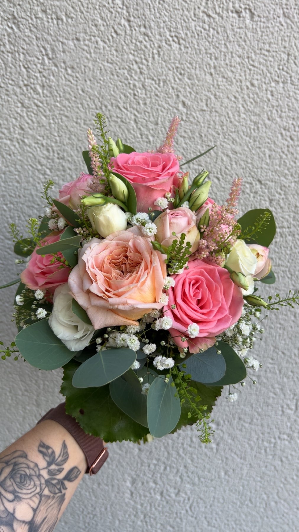 Brautstrauß mit Rosen in Rosa und Aprikot