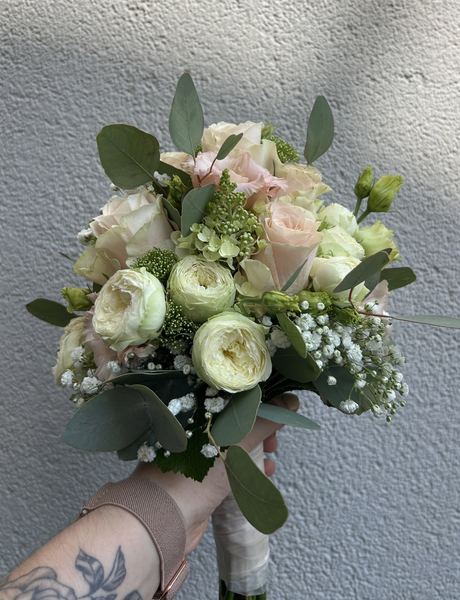 Brautstrauß in Weiß und Grün mit Hortensie